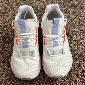 Women’s On Cloudnova